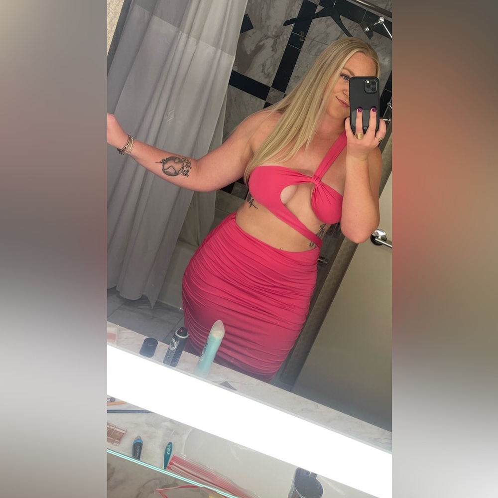 Bright pink bodycon dress, size L, only worn once